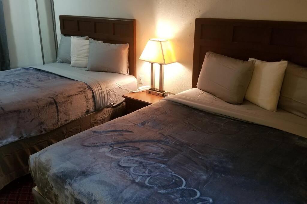Hotel 2 Queen Beds Hotel Room 128 Booking Stillwater Ngoại thất bức ảnh