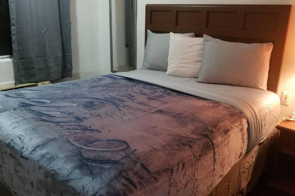 Hotel 2 Queen Beds Hotel Room 128 Booking Stillwater Ngoại thất bức ảnh